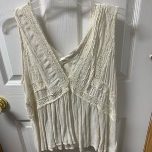 American Eagle lace top
